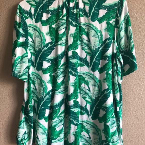 Flowy Leaf Print Top - Picture 3 of 3